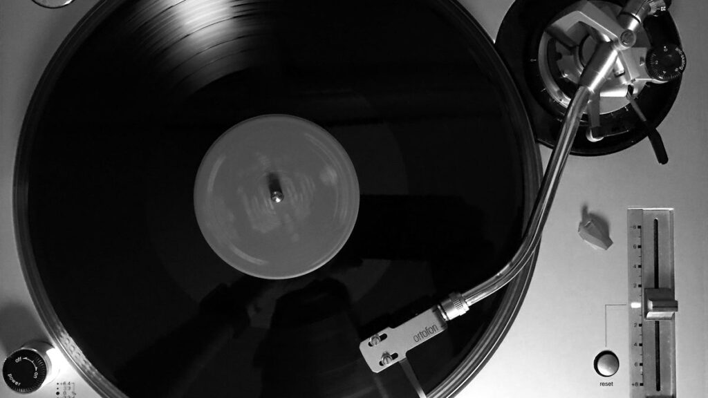 DJ, orchestre ou playlist : ce que couvre réellement la prestation