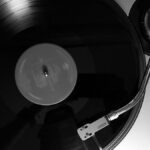 DJ, orchestre ou playlist : ce que couvre réellement la prestation